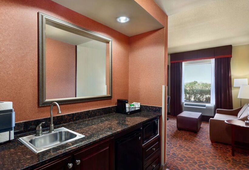 Hampton Inn & Suites Mission