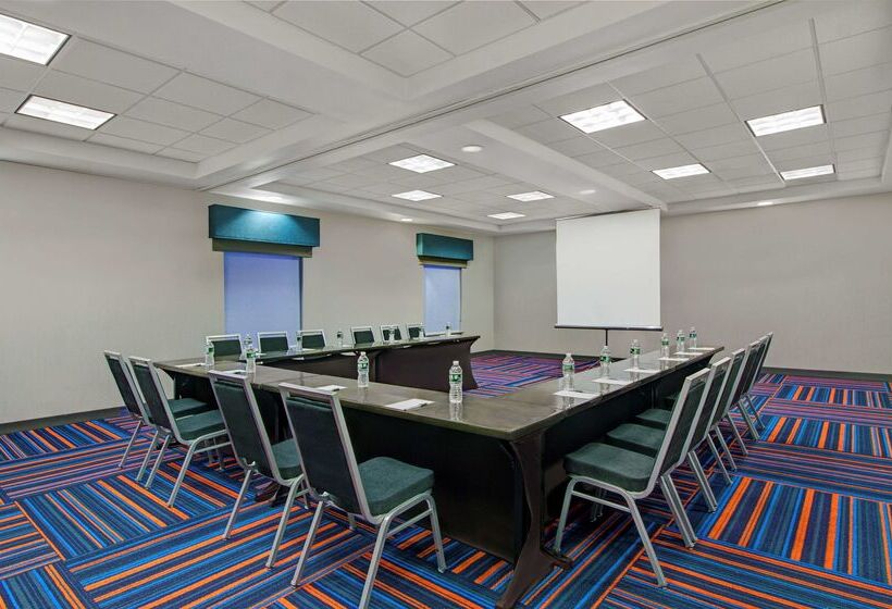 Hampton Inn & Suites Syracuse Dewitt