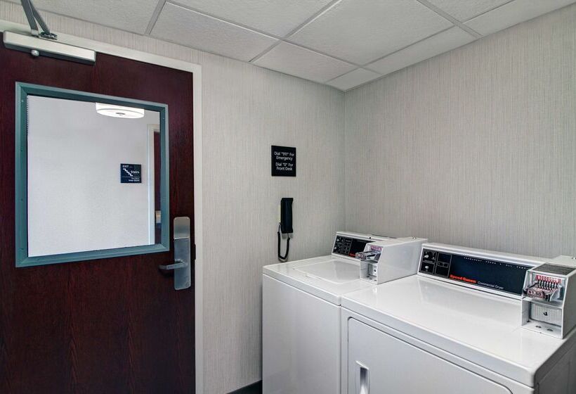 Hampton Inn & Suites Syracuse Dewitt