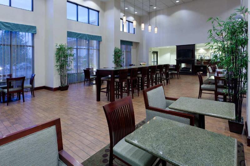 Hampton Inn & Suites Syracuse Dewitt