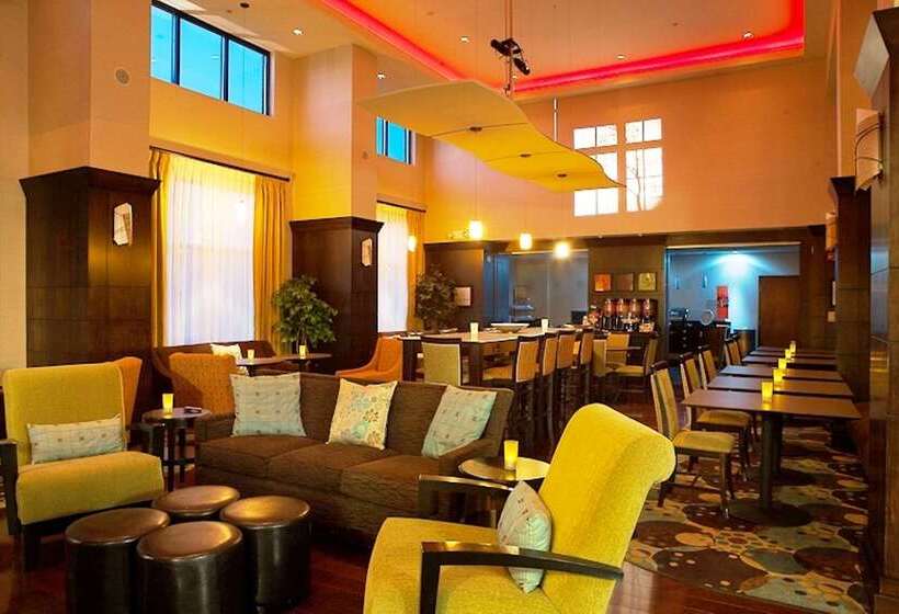 Hampton Inn & Suites Detroit Canton