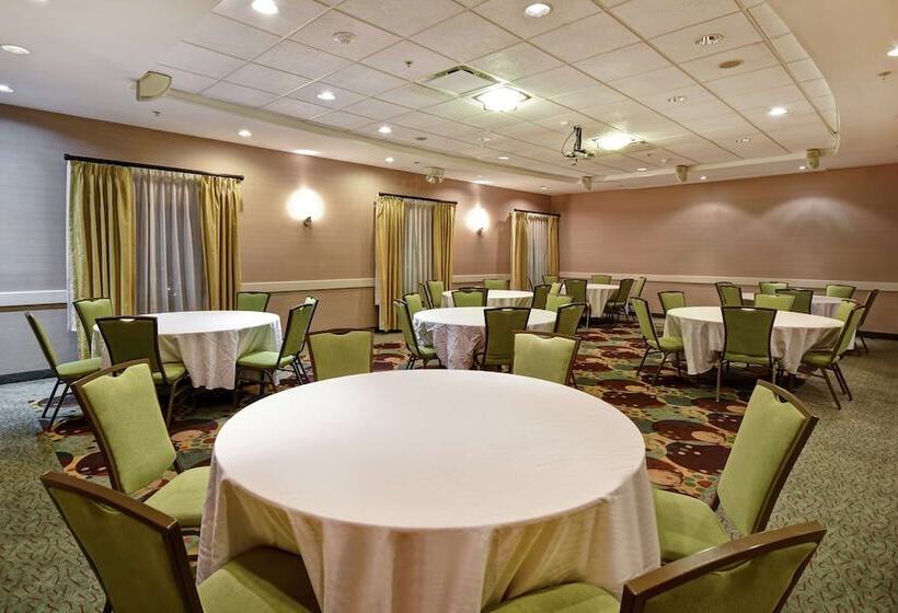 Hampton Inn & Suites Detroit Canton