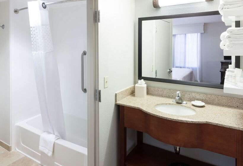 Hampton Inn & Suites Tulare