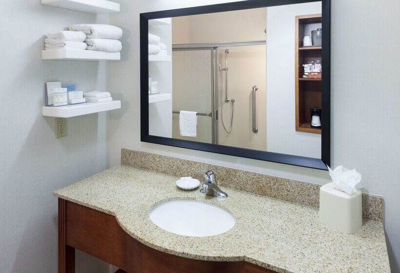 Hampton Inn & Suites Tulare