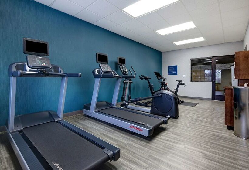 Hampton Inn & Suites Tulare