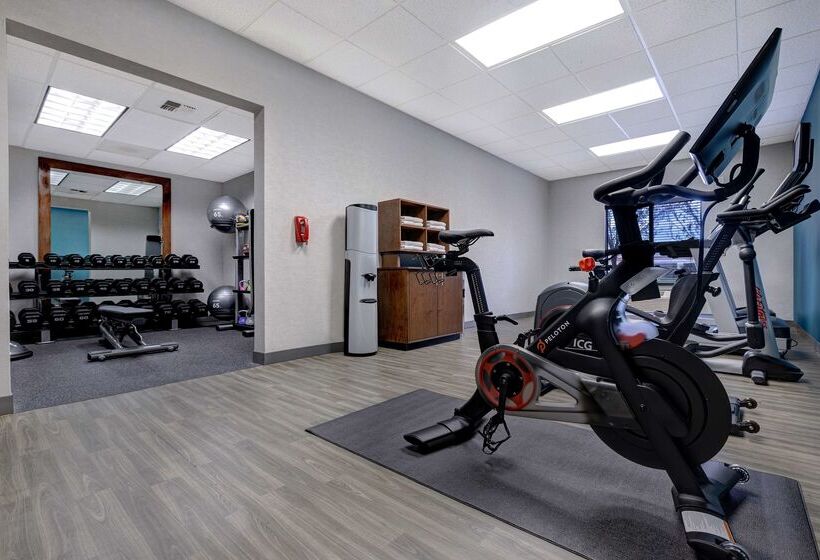 Hampton Inn & Suites Tulare