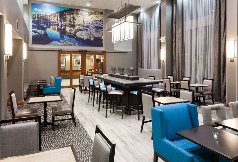 Hampton Inn & Suites Tulare