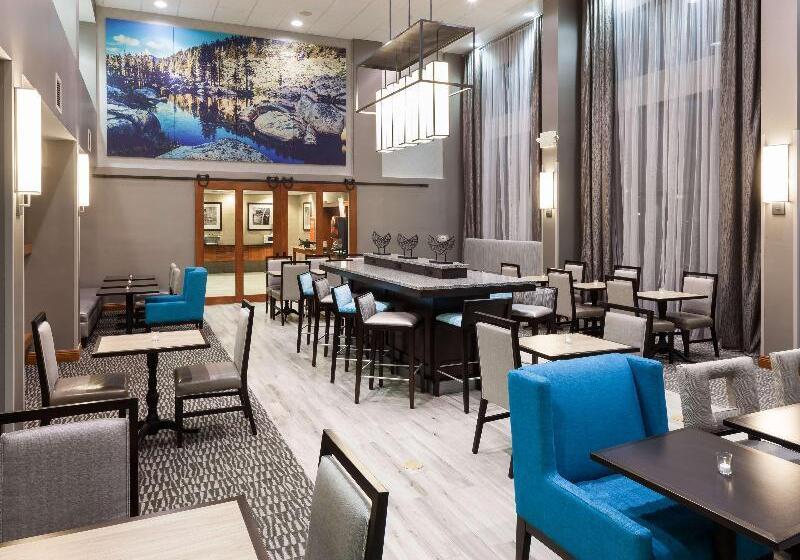 Hampton Inn & Suites Tulare