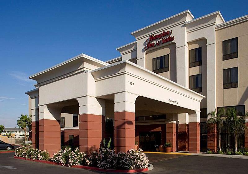 Hampton Inn & Suites Tulare