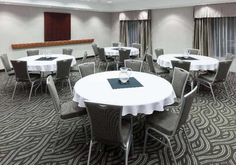 Hampton Inn & Suites Tulare