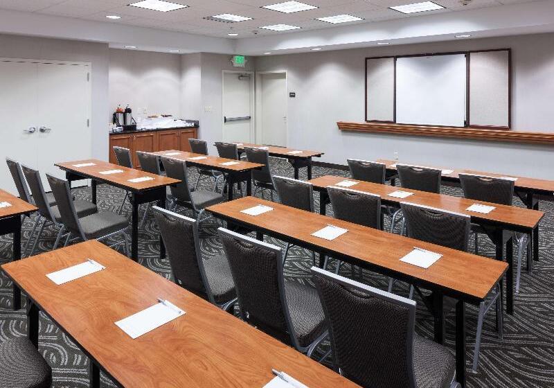 Hampton Inn & Suites Tulare