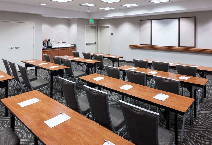 Hampton Inn & Suites Tulare