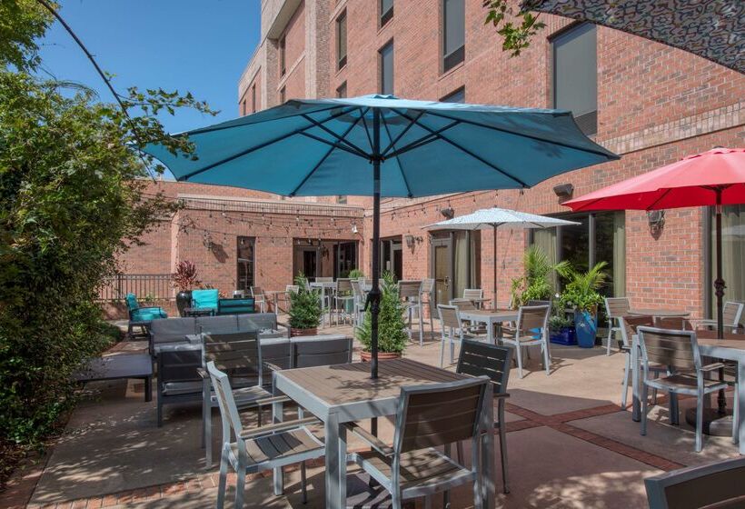 Hampton Inn Wilmingtonuniversity Area/smith Creek Station