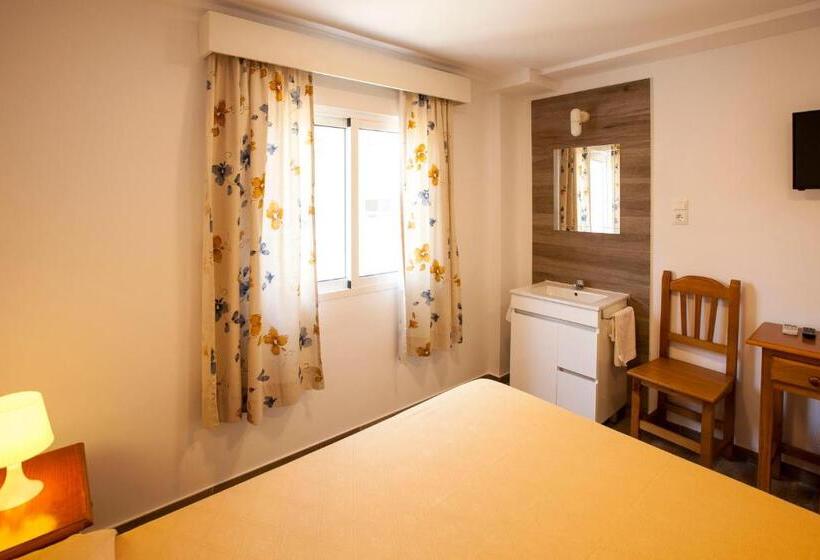 مسافرخانه Serramar