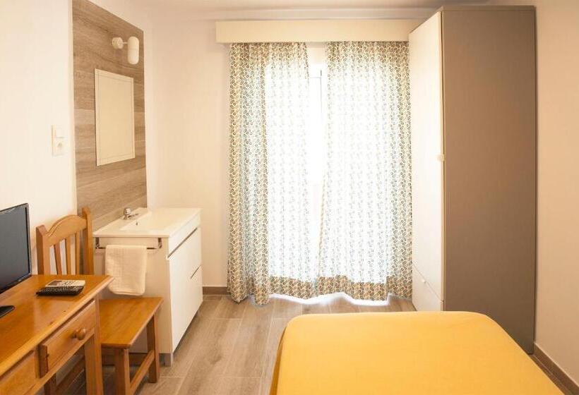 فندق فئة نجمة واحدة Serramar