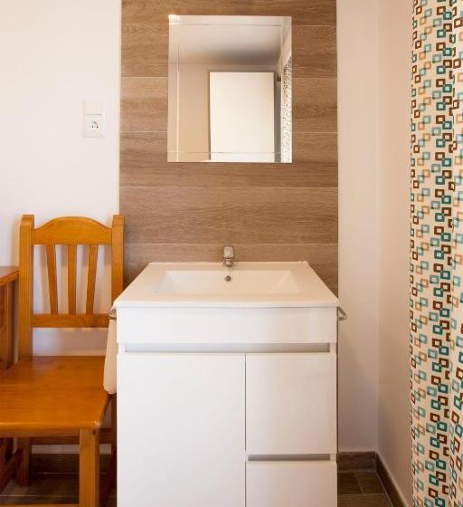 مسافرخانه Serramar