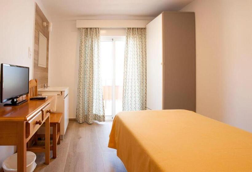 مسافرخانه Serramar