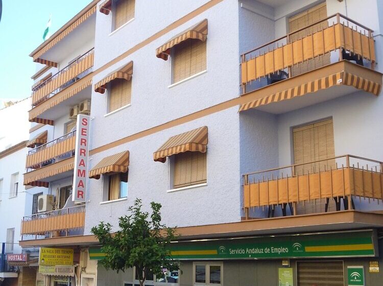 فندق فئة نجمة واحدة Serramar