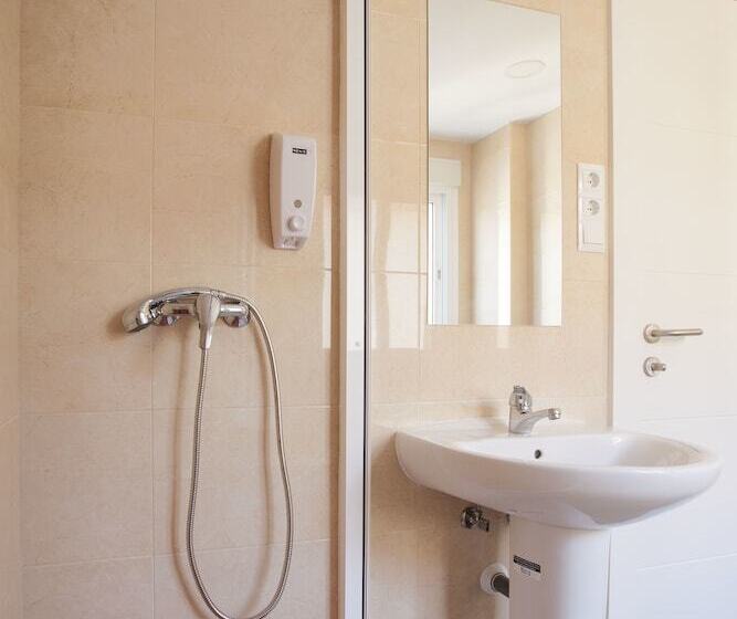 فندق فئة نجمة واحدة Serramar