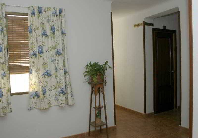 فندق فئة نجمة واحدة Serramar