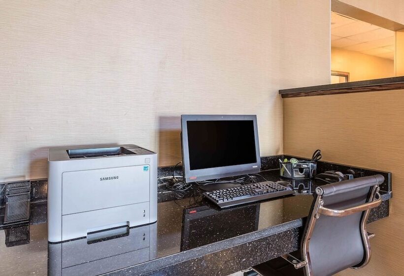 هتل Comfort Suites North