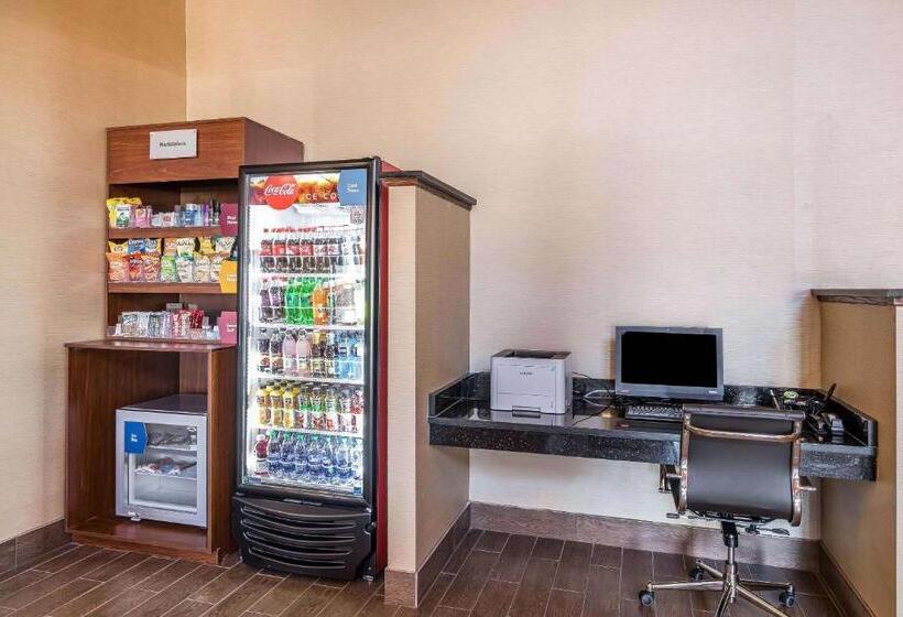 هتل Comfort Suites North