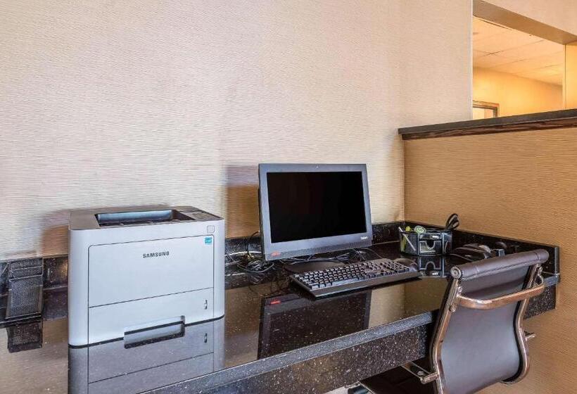 هتل Comfort Suites North