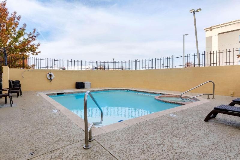 هتل Comfort Suites West Dallas  Cockrell Hill