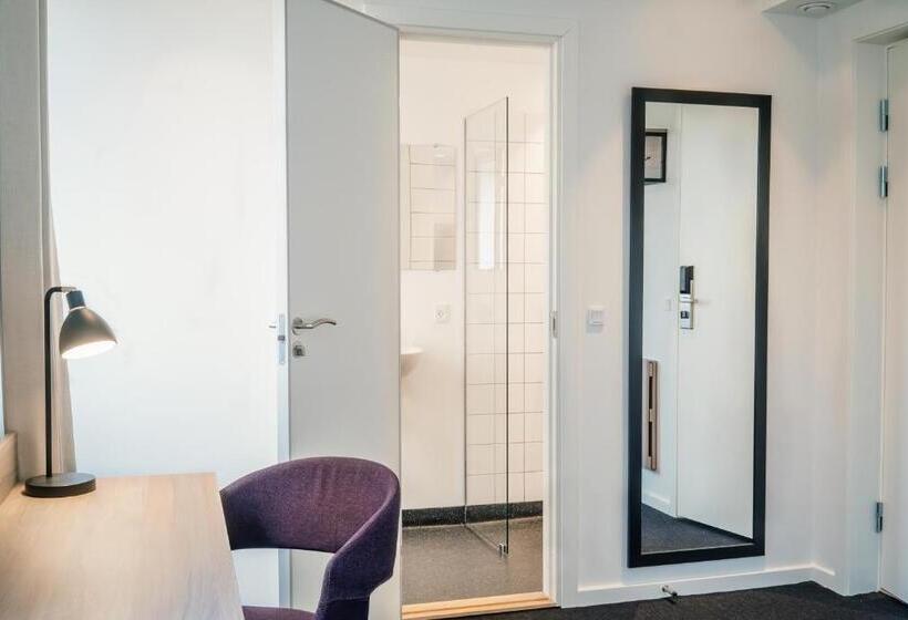 Отель Copenhagen Go