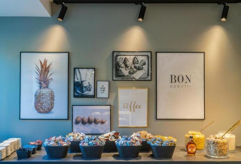 Отель Copenhagen Go