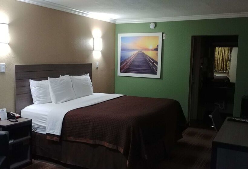 בית מלון כפרי Days Inn By Wyndham Houston East