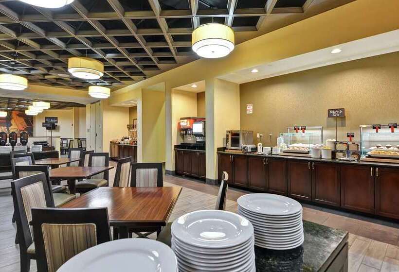 فندق Embassy Suites By Hilton Savannah Airport