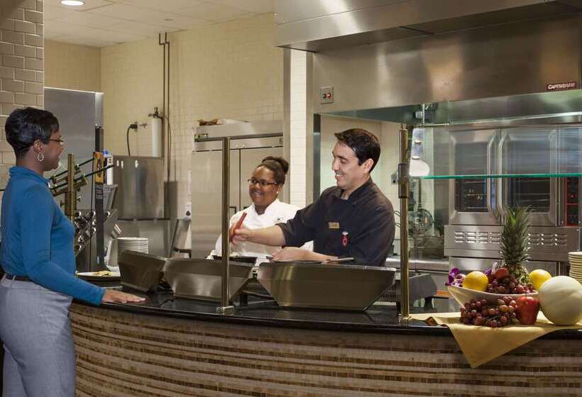 فندق Embassy Suites By Hilton Savannah Airport