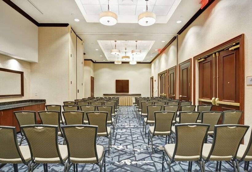 فندق Embassy Suites By Hilton Savannah Airport