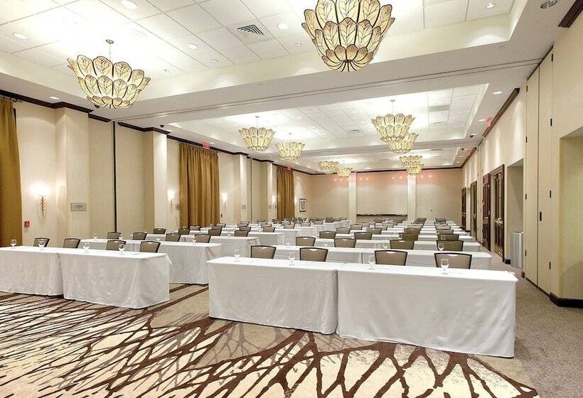 فندق Embassy Suites By Hilton Savannah Airport