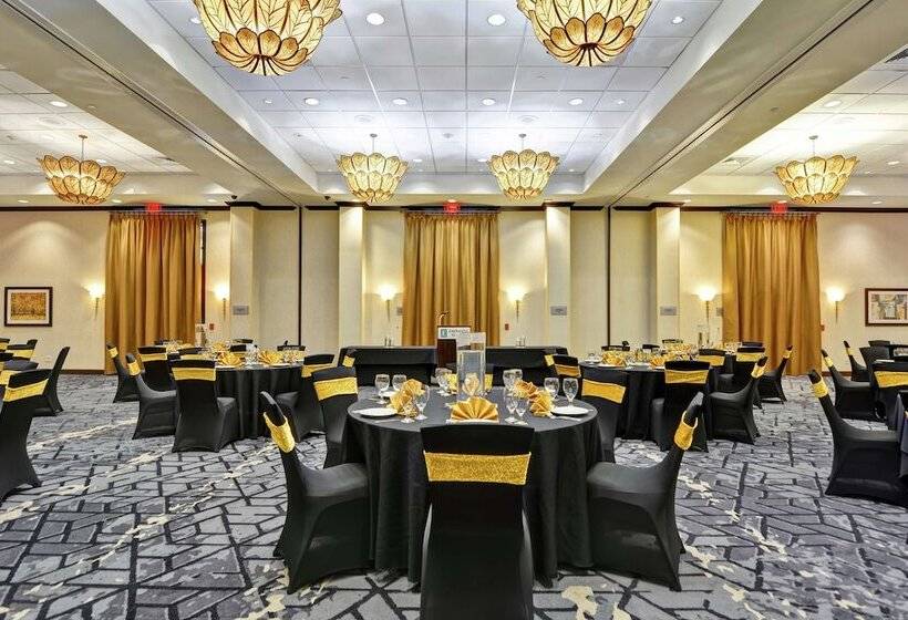 فندق Embassy Suites By Hilton Savannah Airport