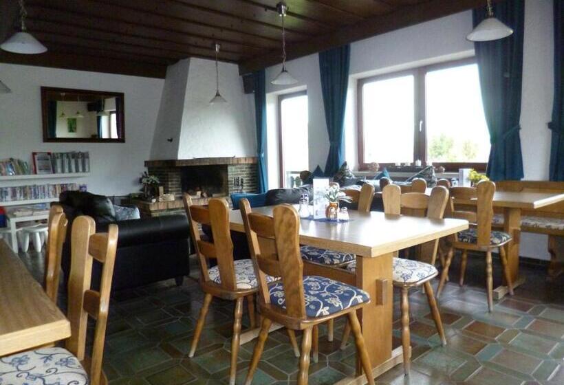 Отель Gästehaus Am Berg