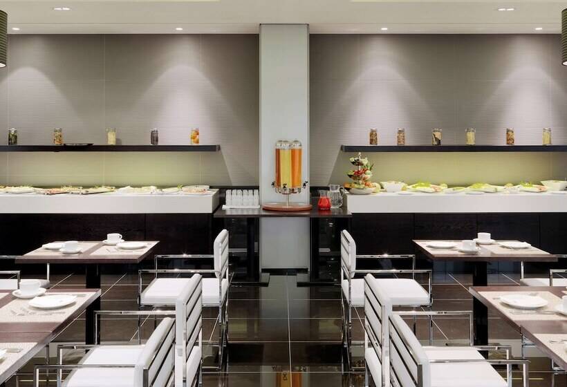 هتل H10 Berlin Ku'damm