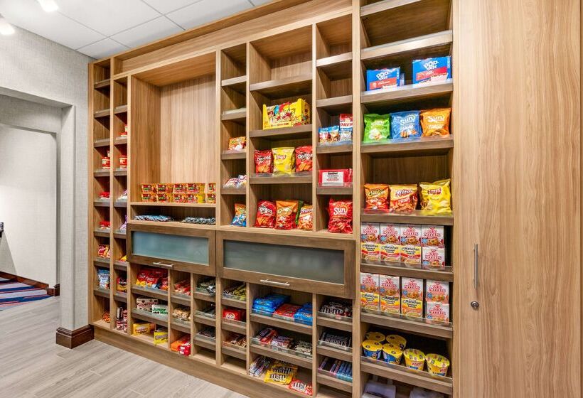 فندق Hampton Inn & Suites Fairbanks