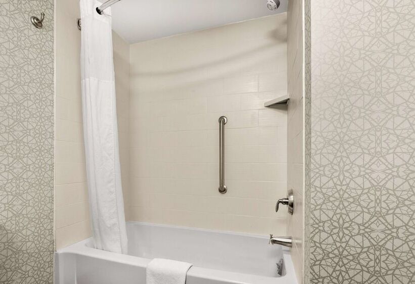 فندق Hampton Inn & Suites Fairbanks