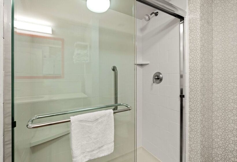 فندق Hampton Inn & Suites Fairbanks