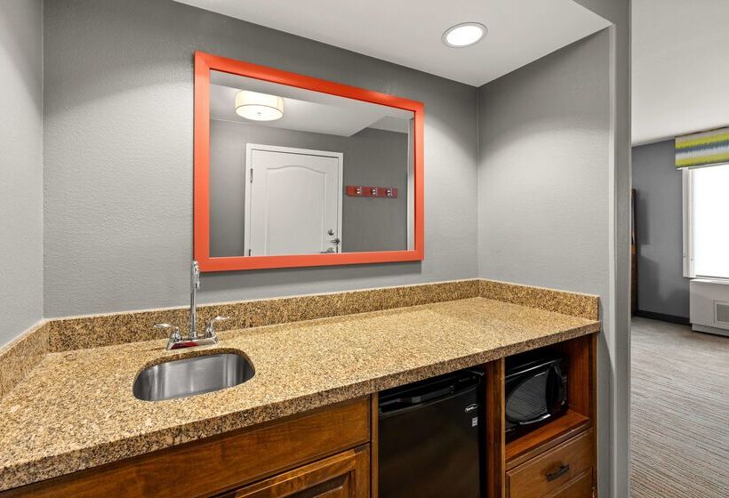 בית מלון כפרי Hampton Inn & Suites Fairbanks