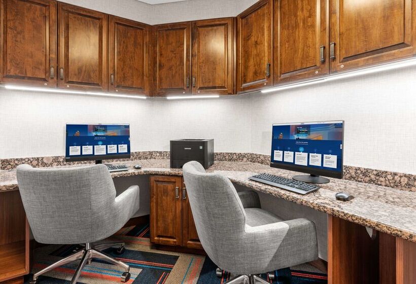 فندق Hampton Inn & Suites Fairbanks