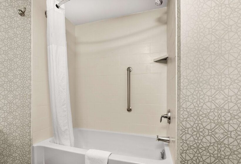 فندق Hampton Inn & Suites Fairbanks