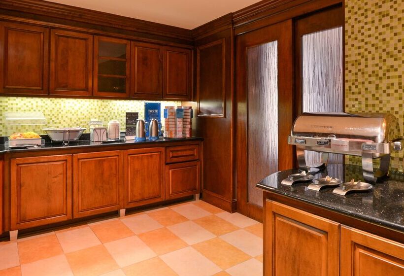 호텔 Hampton Inn & Suites Fredericksburg South