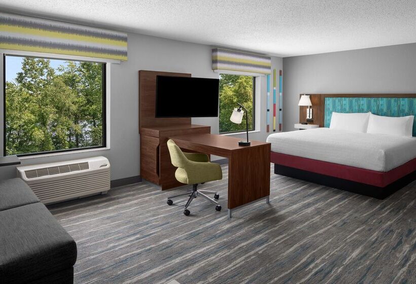 هتل Hampton Inn & Suites Grand Rapids Airport 28th St