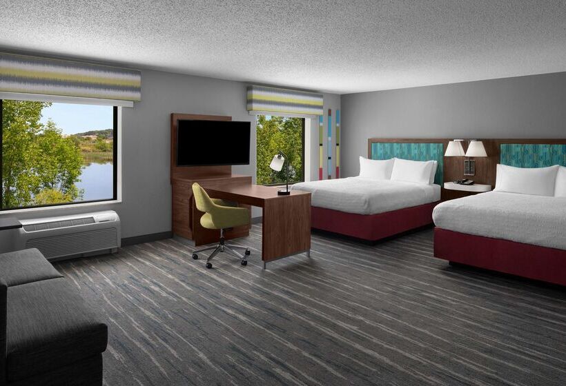 هتل Hampton Inn & Suites Grand Rapids Airport 28th St