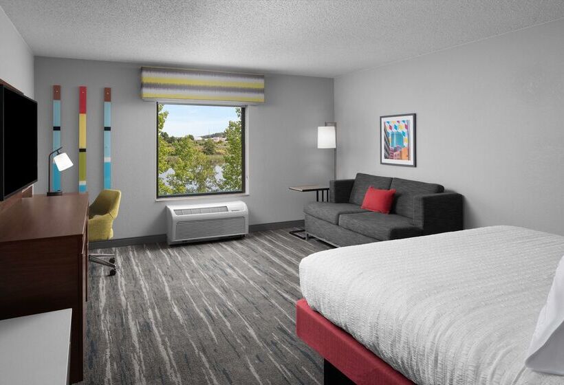 Отель Hampton Inn & Suites Grand Rapids Airport 28th St