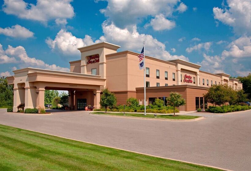 Отель Hampton Inn & Suites Grand Rapids Airport 28th St