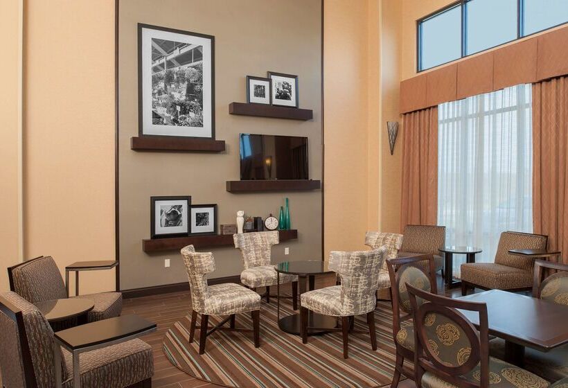 Отель Hampton Inn & Suites Grand Rapids Airport 28th St